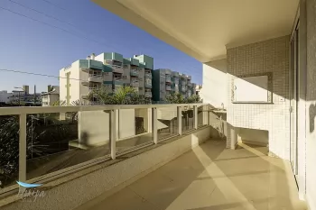 Apto de frente com 2 suítes a 100 metros do mar em Ingleses Norte