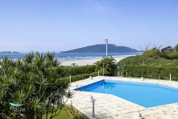 3 dorm. 3 banhos 2 garagens em Edifício frente mar
